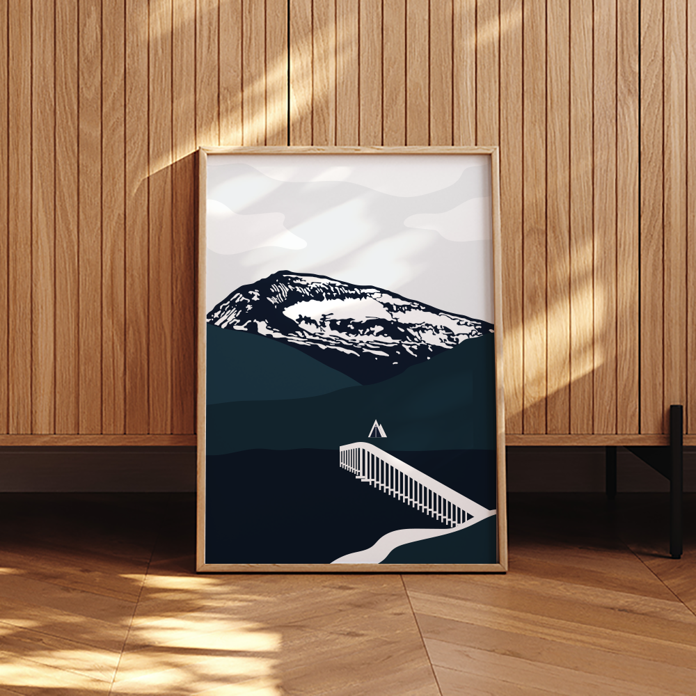 Unikt kunstverk av Tromsdalstinden i Tromsø designet av Santihoff. Ideell gave for de som liker interiør og design, til jubileer, bedriftsgave eller julegave.
